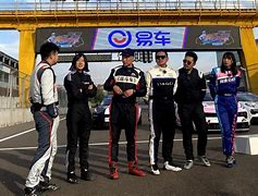 华体会登陆-赛场上的“不可能”——车手面对极端条件的勇气与智慧的简单介绍